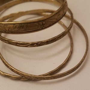 Set of 4 bangle bracelets